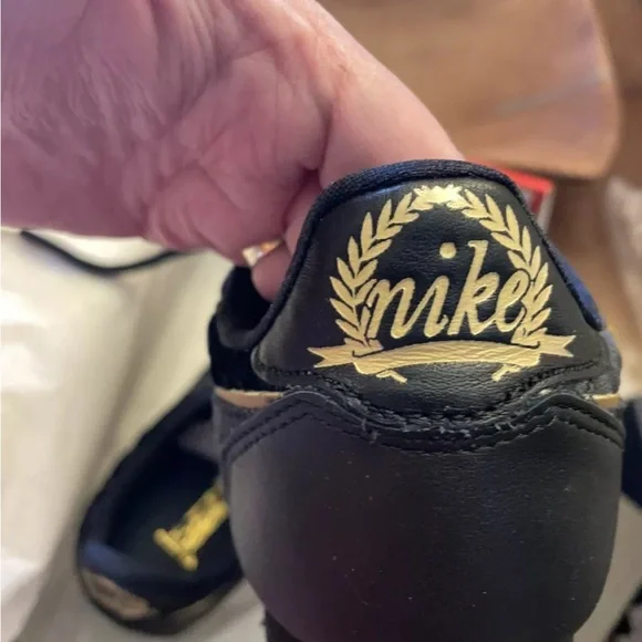Authentic Black velvet Nike Cortez w/ gold size 7 New in box - Picture 9 of 15